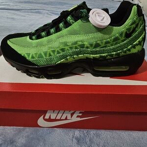 Nike Air Max Naija 2020 9 mens brand new in box. Deadstock.